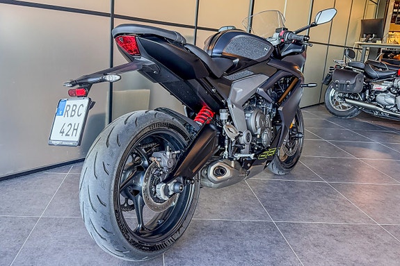 Triumph Daytona 660 4 of 5