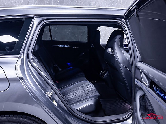 Volkswagen Passat 16 of 30