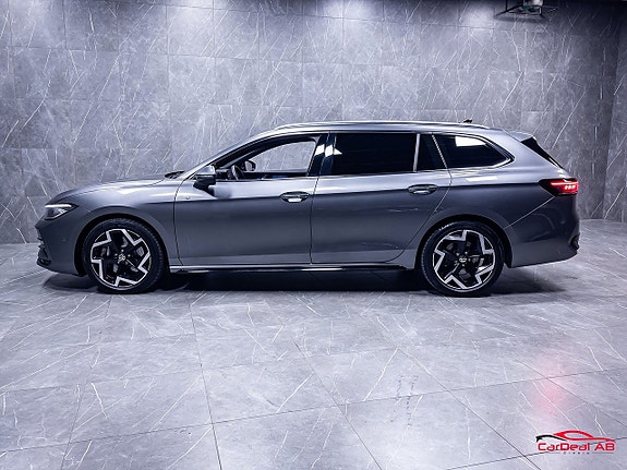 Volkswagen Passat 4 of 30