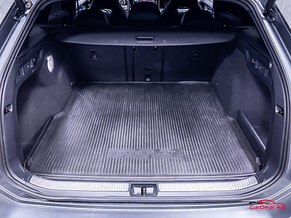 Volkswagen Passat 18 of 30