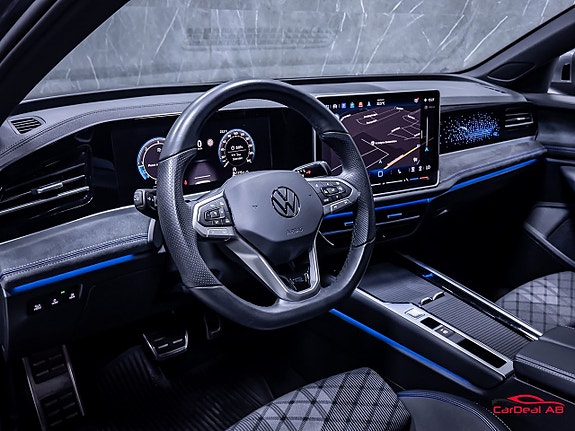Volkswagen Passat 12 of 30
