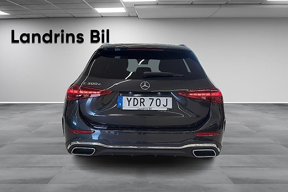 Mercedes-Benz C300 5 of 5