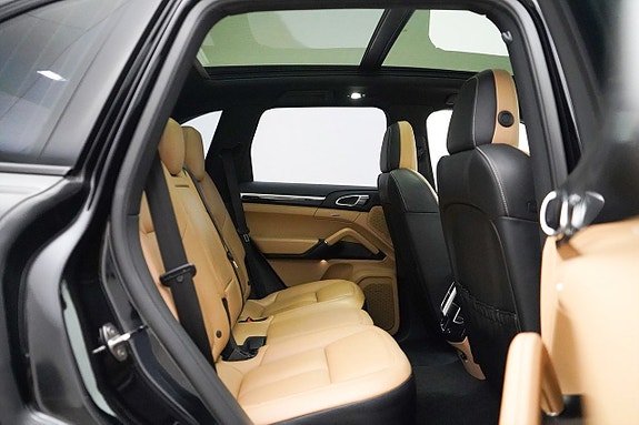 Porsche Cayenne S 18 of 25