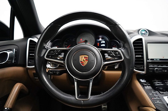Porsche Cayenne S 10 of 25
