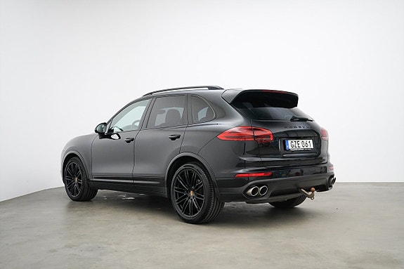 Porsche Cayenne S 4 of 5