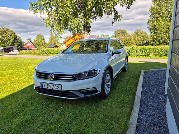 Volkswagen Passat Alltrack 3 of 5