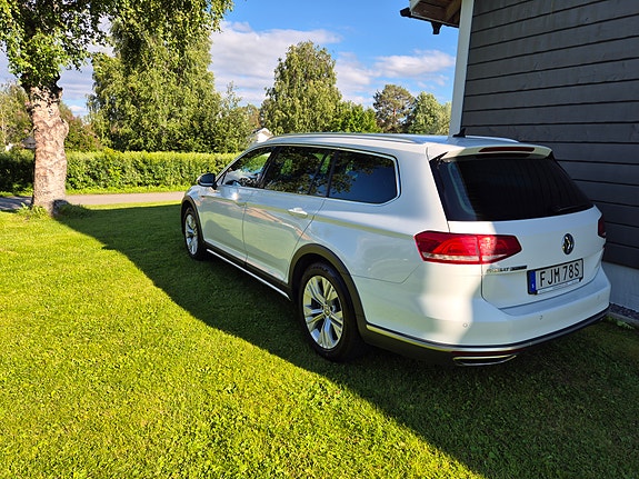 Volkswagen Passat Alltrack 4 of 5