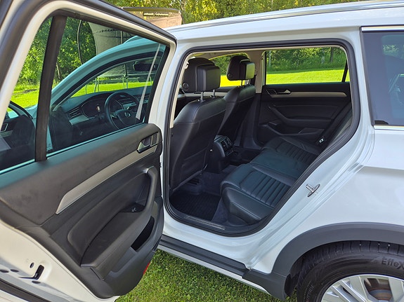 Volkswagen Passat Alltrack 9 of 13