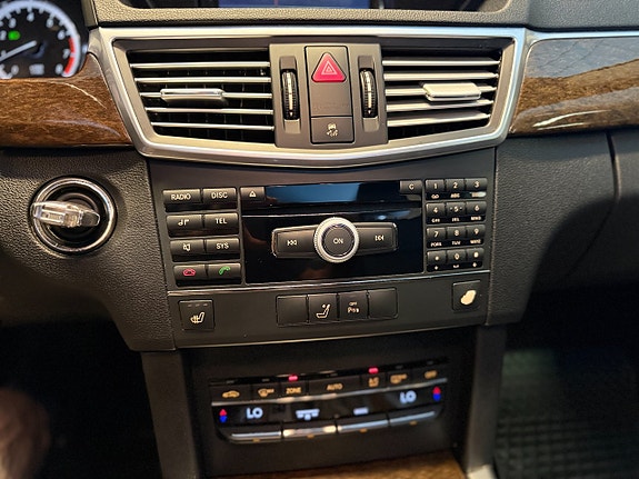 Mercedes-Benz E200 11 of 12