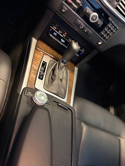 Mercedes-Benz E200 9 of 12