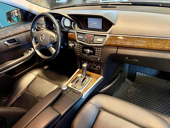 Mercedes-Benz E200 7 of 12