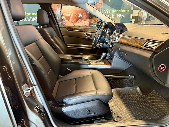Mercedes-Benz E200 4 of 12