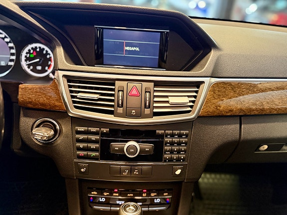 Mercedes-Benz E200 10 of 12