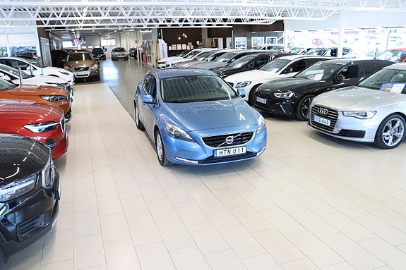 Volvo V40 3 of 5