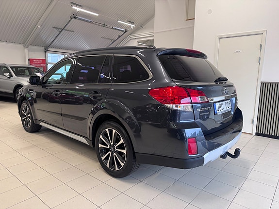 Subaru Outback 2 of 5
