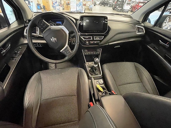 Suzuki S-Cross 5 of 5