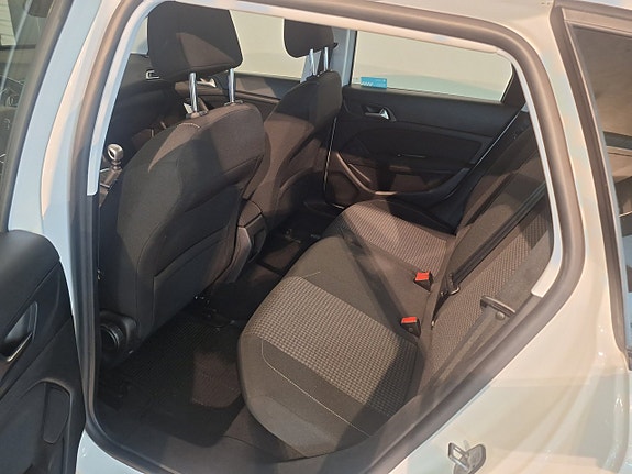 Peugeot 308 SW 12 of 12