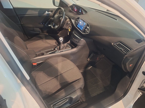Peugeot 308 SW 10 of 12