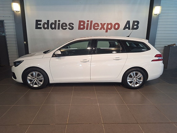 Peugeot 308 SW 2 of 12