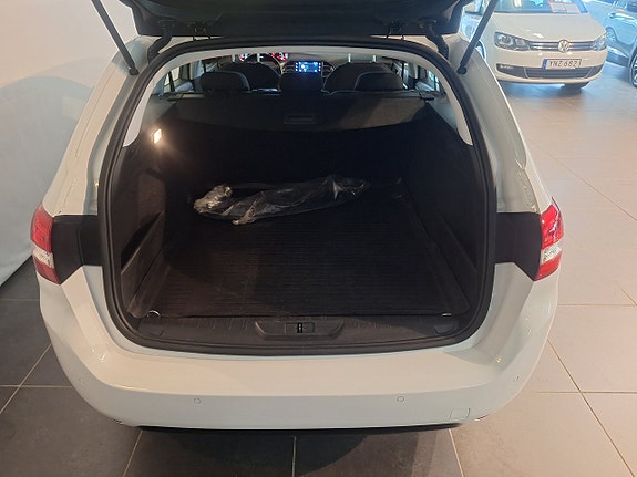 Peugeot 308 SW 9 of 12