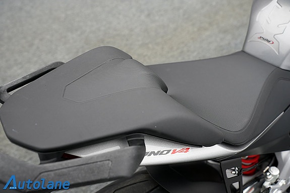 Aprilia Tuono V4 1100 *MIVV Titanium helsystem, Quickshifter 18 of 29