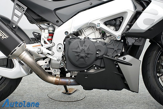 Aprilia Tuono V4 1100 *MIVV Titanium helsystem, Quickshifter 11 of 29