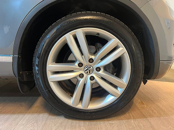 Volkswagen Touareg 28 of 28