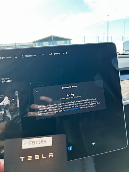 Tesla Model Y 14 of 14