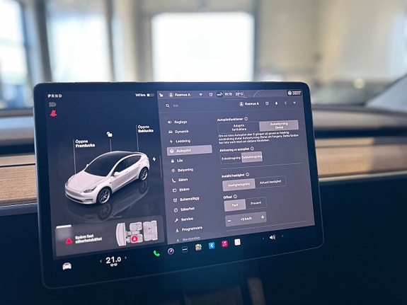 Tesla Model Y 12 of 14