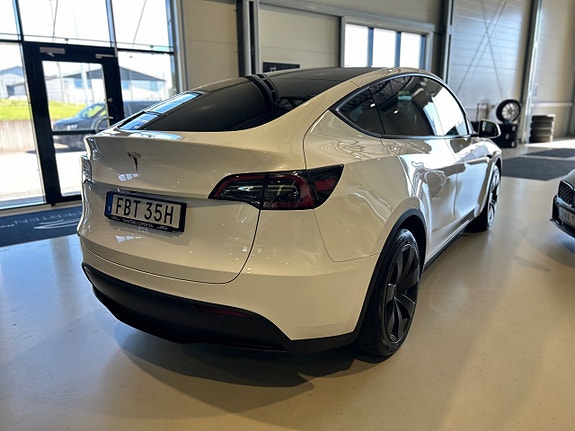 Tesla Model Y 3 of 14