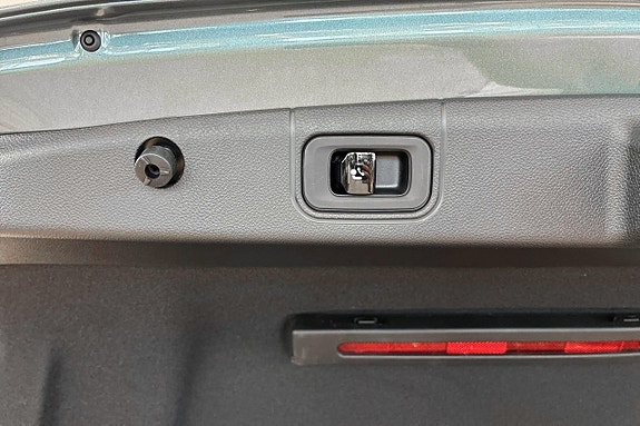 Mercedes-Benz E400 e 18 of 18