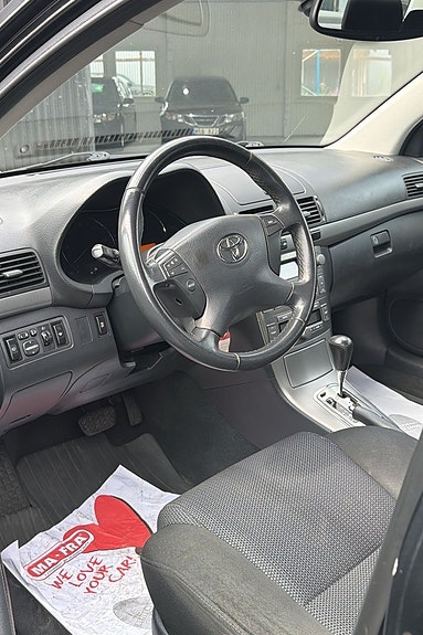 Toyota Avensis 6 of 6
