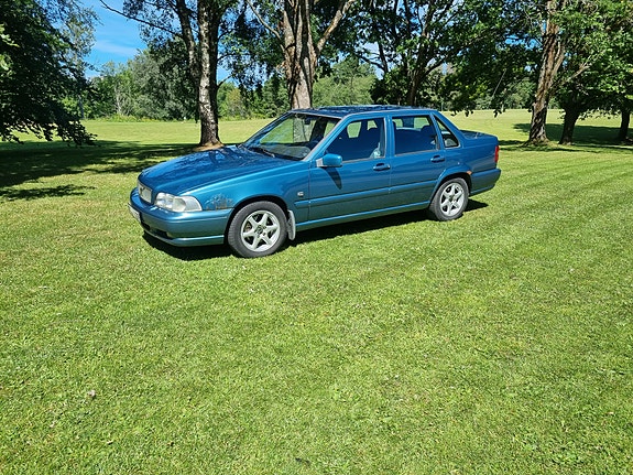 Volvo S70 2 of 5