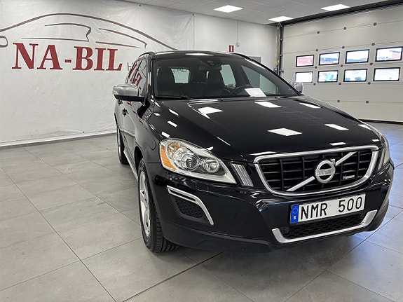 Volvo XC60 2 of 12