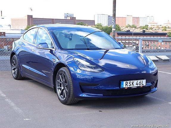 Tesla Model 3 2 of 5