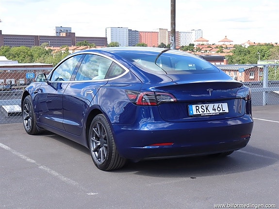Tesla Model 3 3 of 5