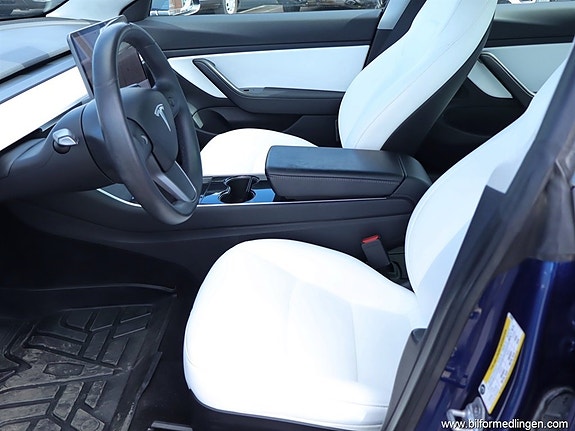 Tesla Model 3 5 of 5