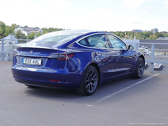 Tesla Model 3 4 of 5