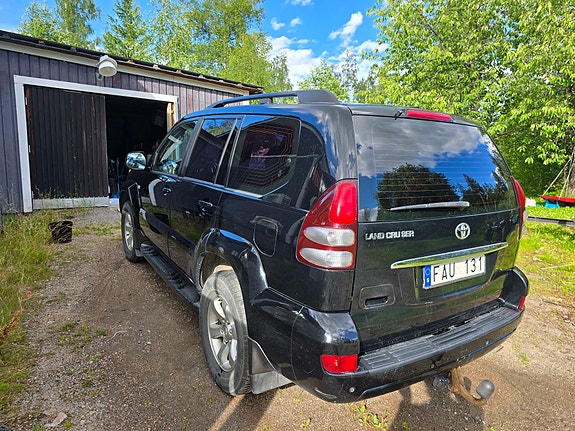 Toyota Land Cruiser 3 of 5