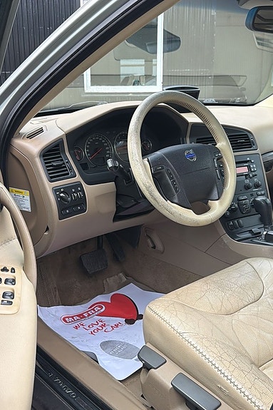 Volvo XC70 6 of 6