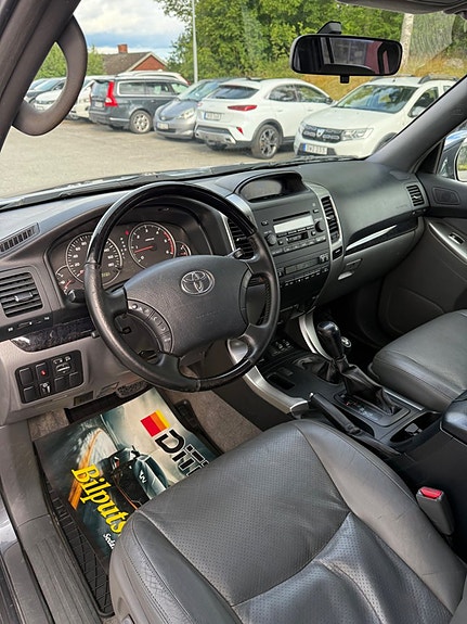 Toyota Land Cruiser 4 of 5