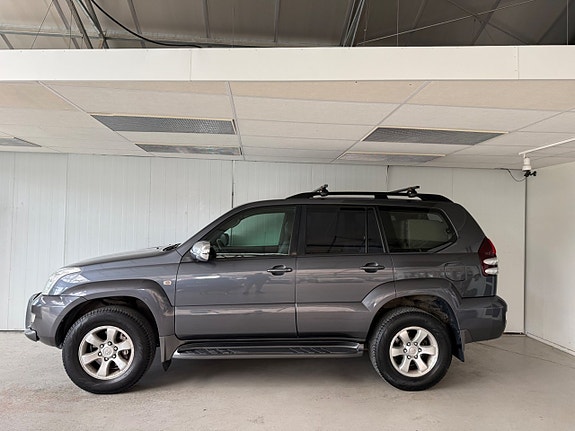 Toyota Land Cruiser 2 of 5