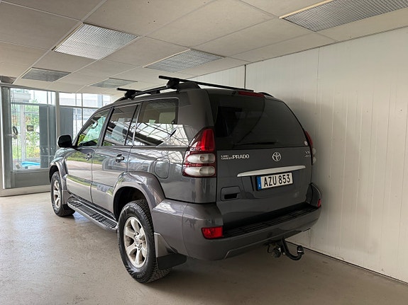 Toyota Land Cruiser 3 of 5