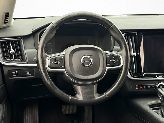 Volvo V90 10 of 29