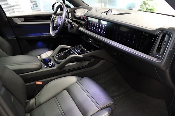 Porsche Cayenne 11 of 27