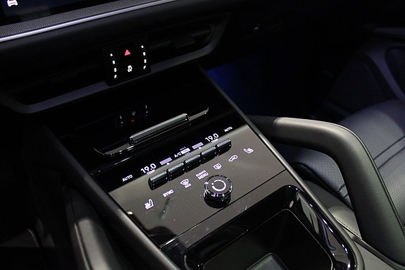 Porsche Cayenne 15 of 27