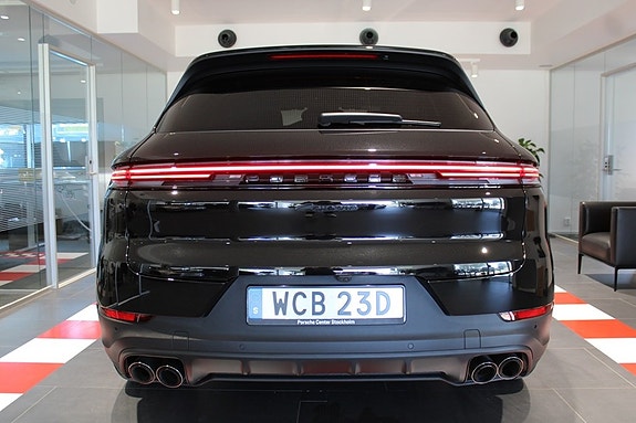 Porsche Cayenne 6 of 27