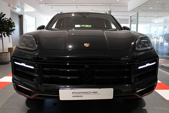 Porsche Cayenne 5 of 5