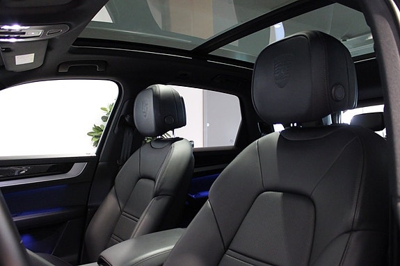 Porsche Cayenne 9 of 27