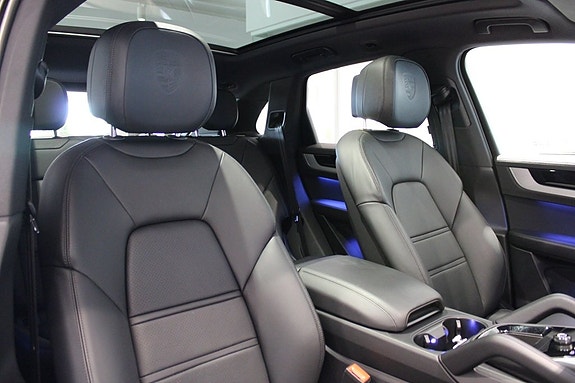 Porsche Cayenne 10 of 27
